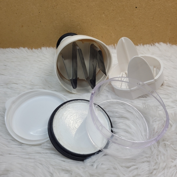 OXO Hand Chopper - Picture 4 of 5